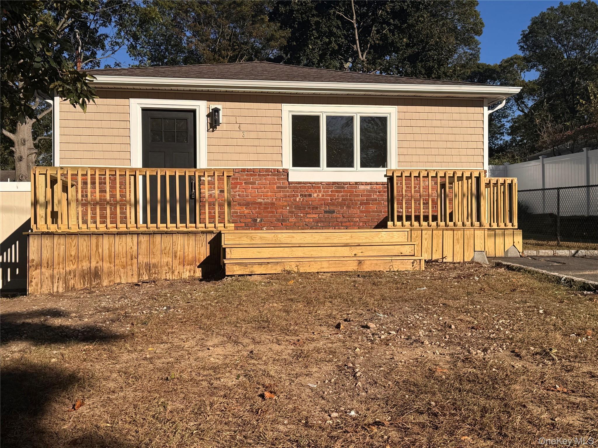 #1 photo, 143 Belle Avenue, サフォーク郡 Ronkonkoma , NY 11779