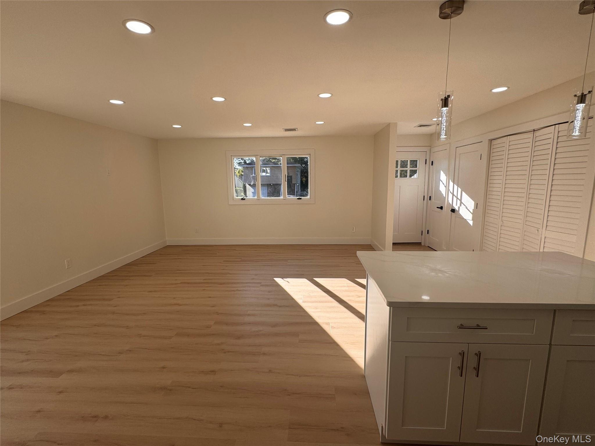 #3 photo, 143 Belle Avenue, サフォーク郡 Ronkonkoma , NY 11779