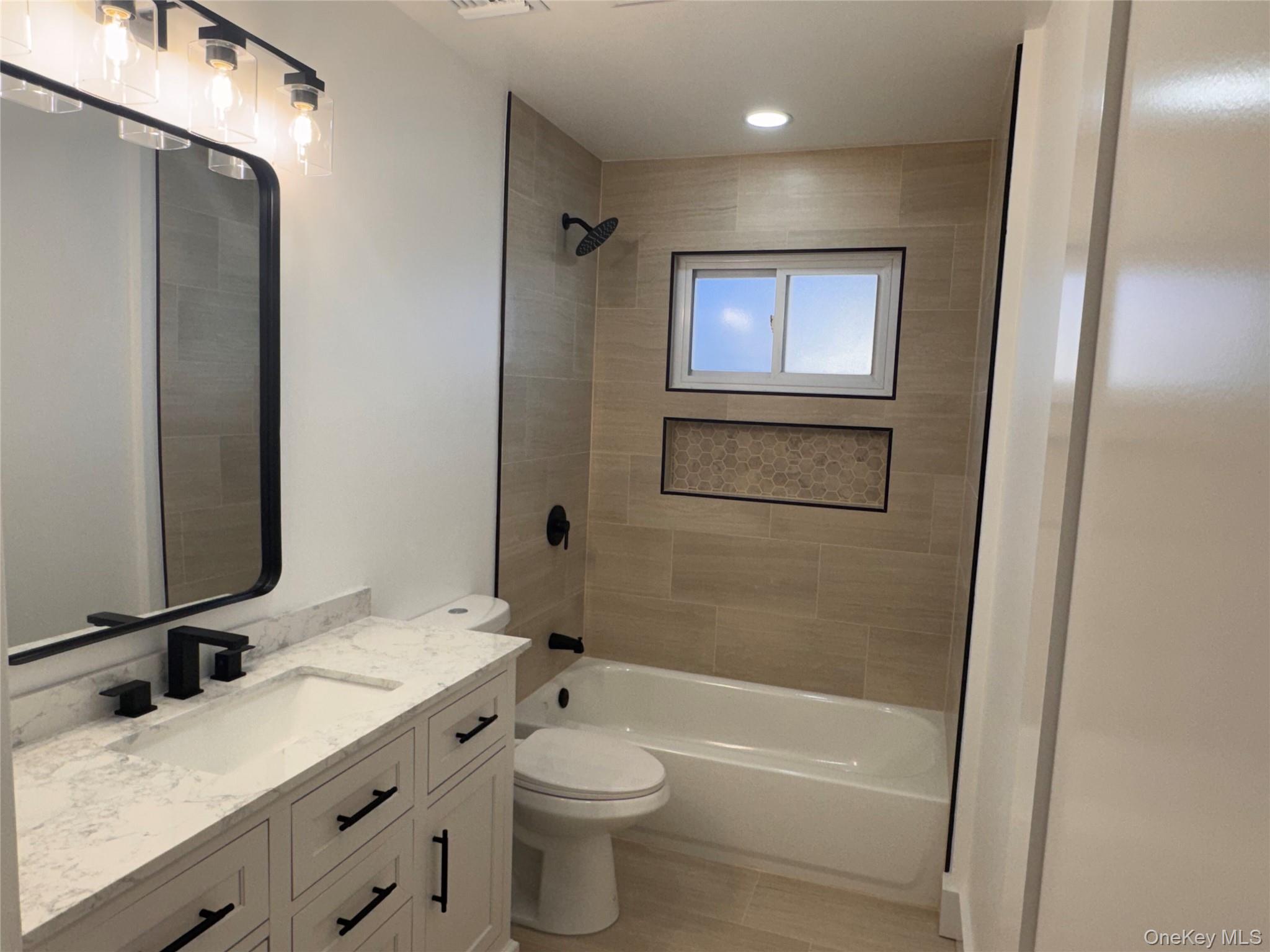 #4 photo, 143 Belle Avenue, サフォーク郡 Ronkonkoma , NY 11779