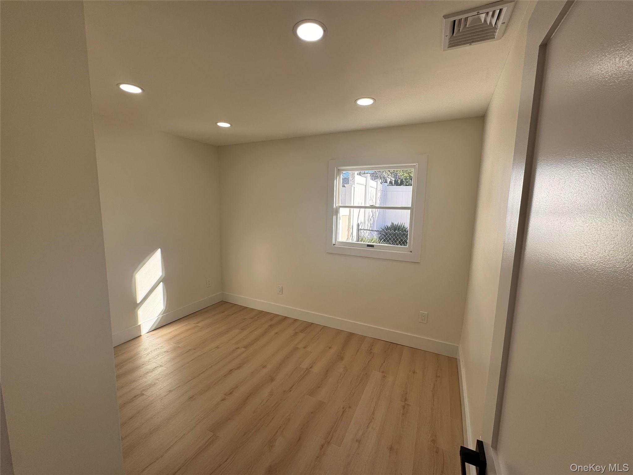 #6 photo, 143 Belle Avenue, サフォーク郡 Ronkonkoma , NY 11779