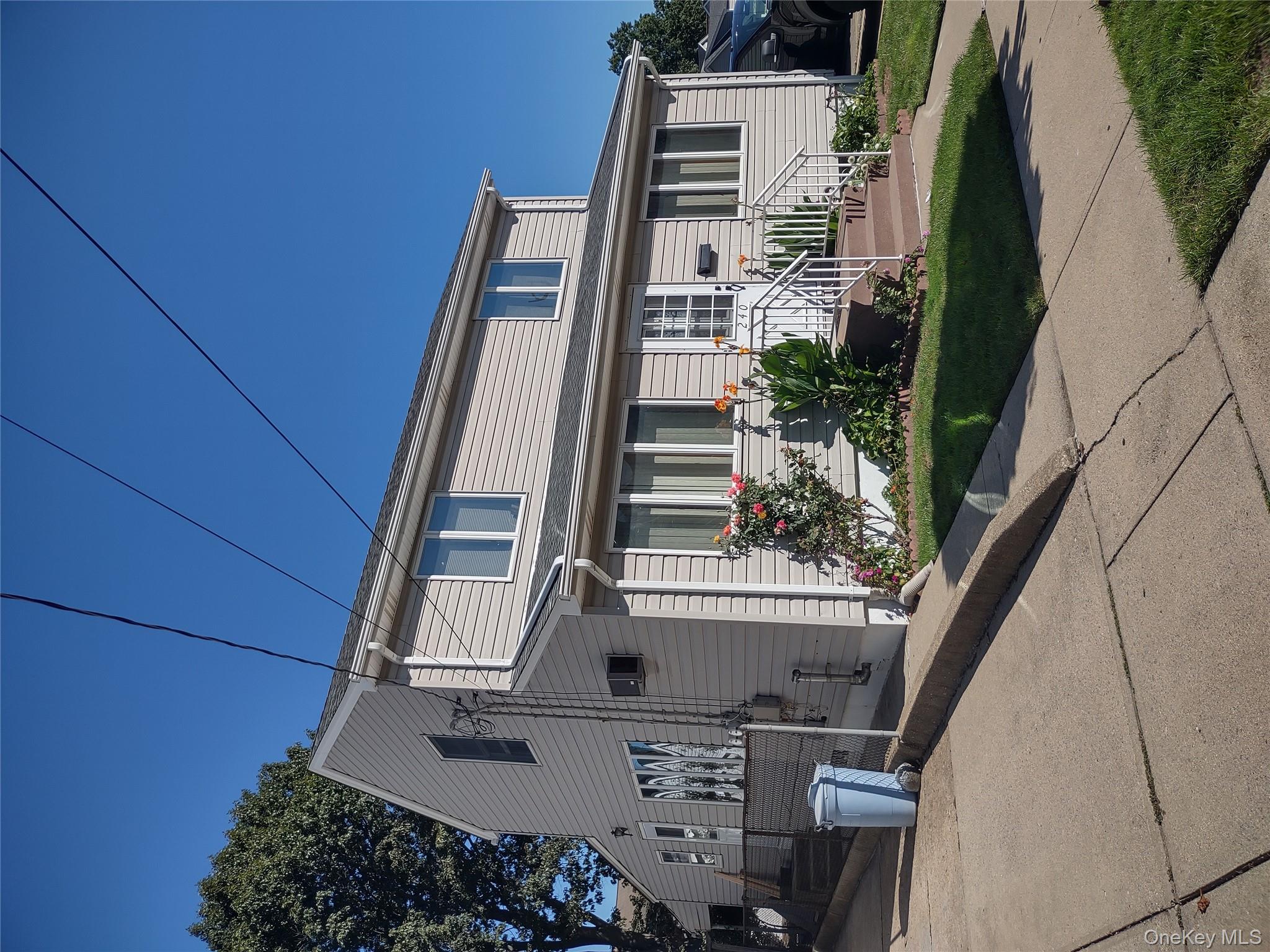 #1 photo, 240 Harrison Avenue, ナッソー郡 Mineola , NY 11501