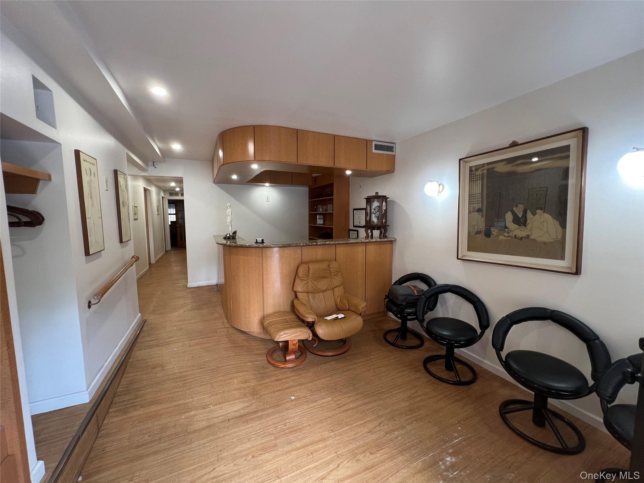 #2 photo, 143-27 Roosevelt Avenue, クイーンズ区 Flushing , NY 11354