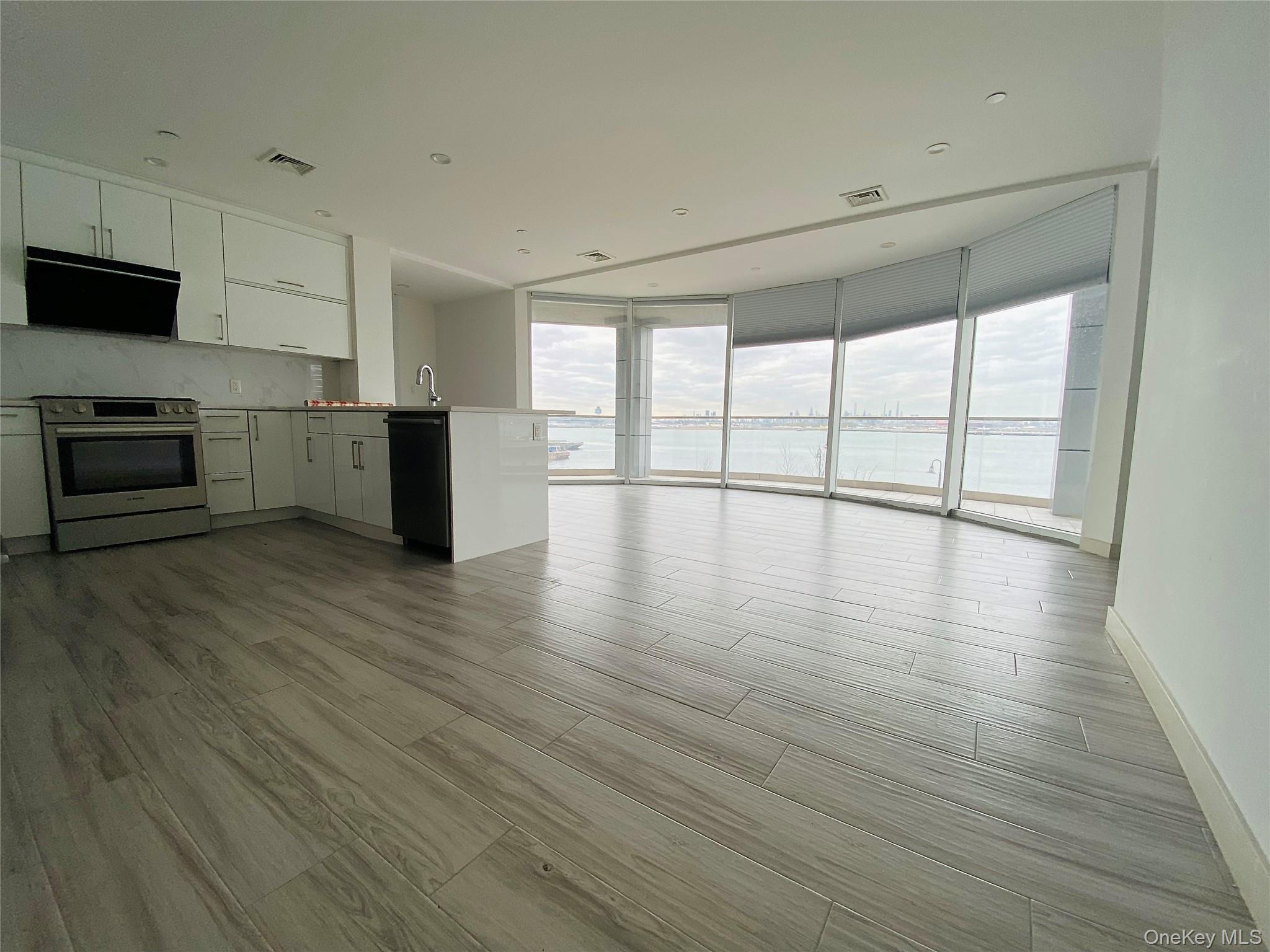 #2 photo, 1450 110th Street, クイーンズ区 College Point , NY 11356