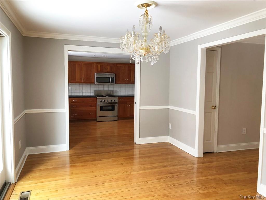 #12 photo, 49 Commodore Road, Chappaqua , NY 10514