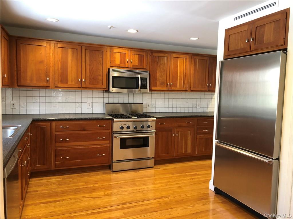 #7 photo, 49 Commodore Road, Chappaqua , NY 10514