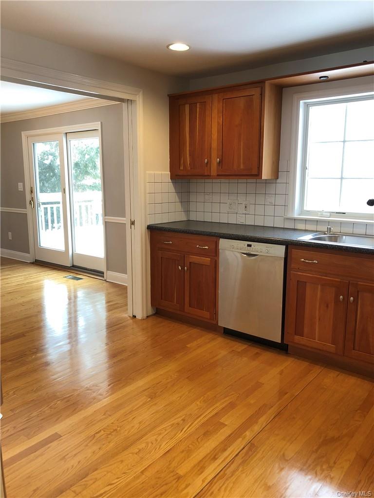 #8 photo, 49 Commodore Road, Chappaqua , NY 10514