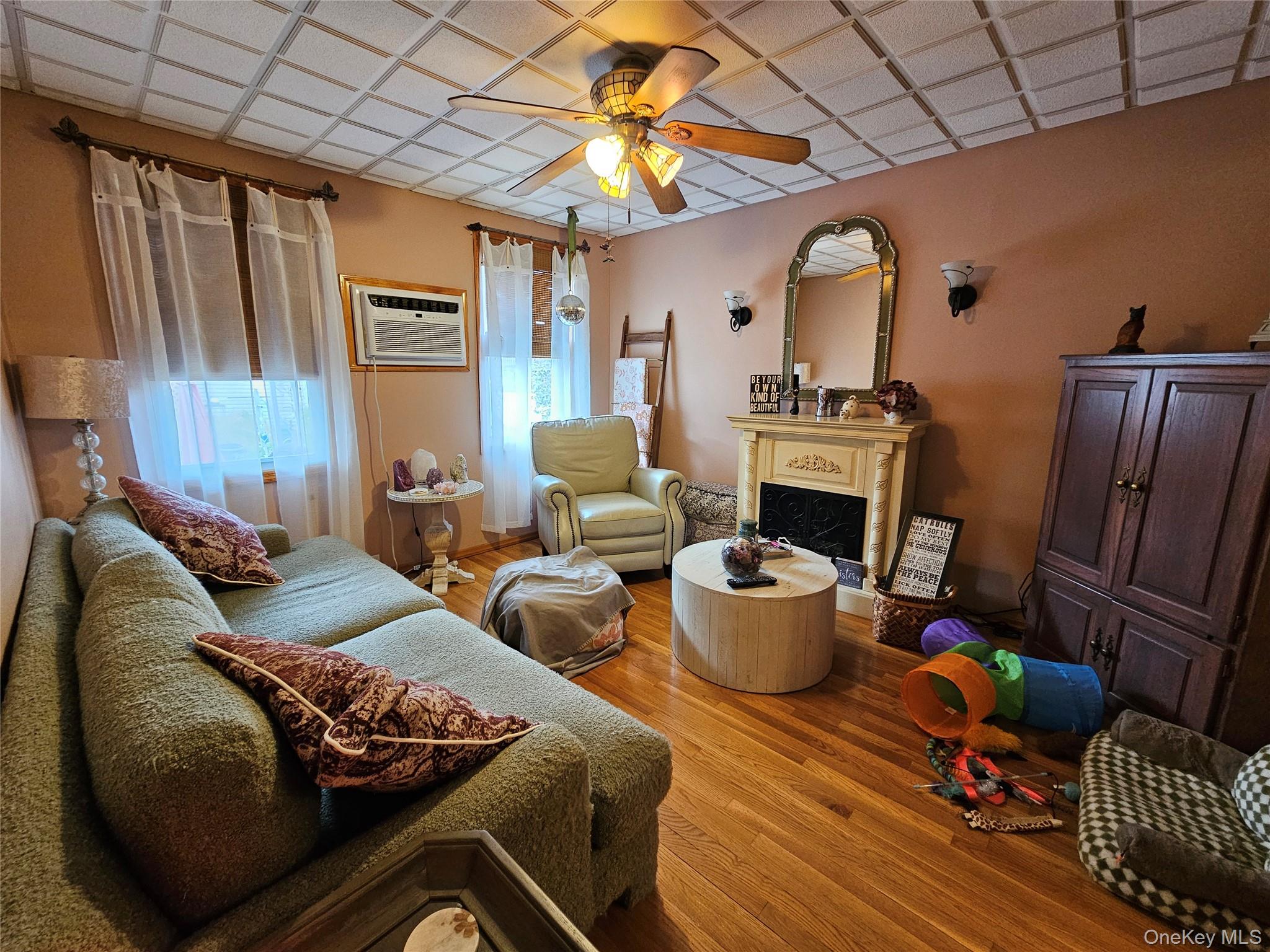 #3 photo, 7852 79th Lane, クイーンズ区 Glendale , NY 11385