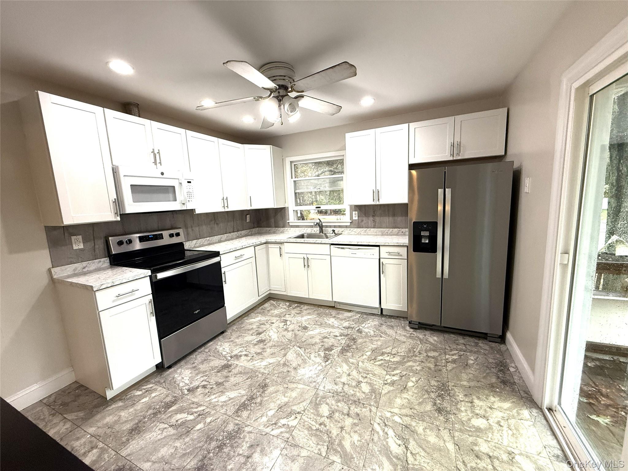 #10 photo, 307 S Bicycle Path, サフォーク郡 Farmingville , NY 11738