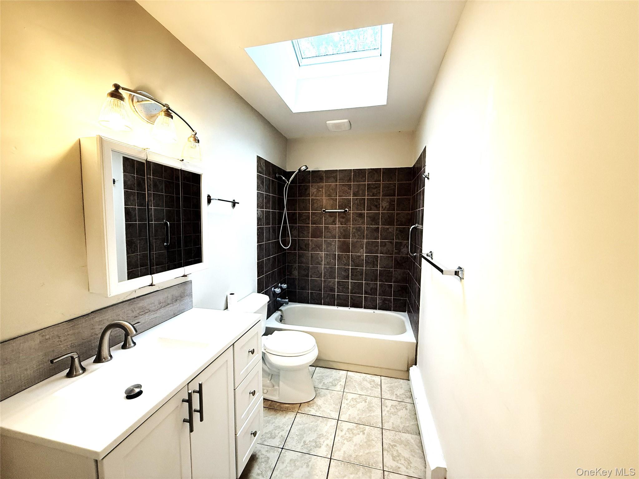 #13 photo, 307 S Bicycle Path, サフォーク郡 Farmingville , NY 11738