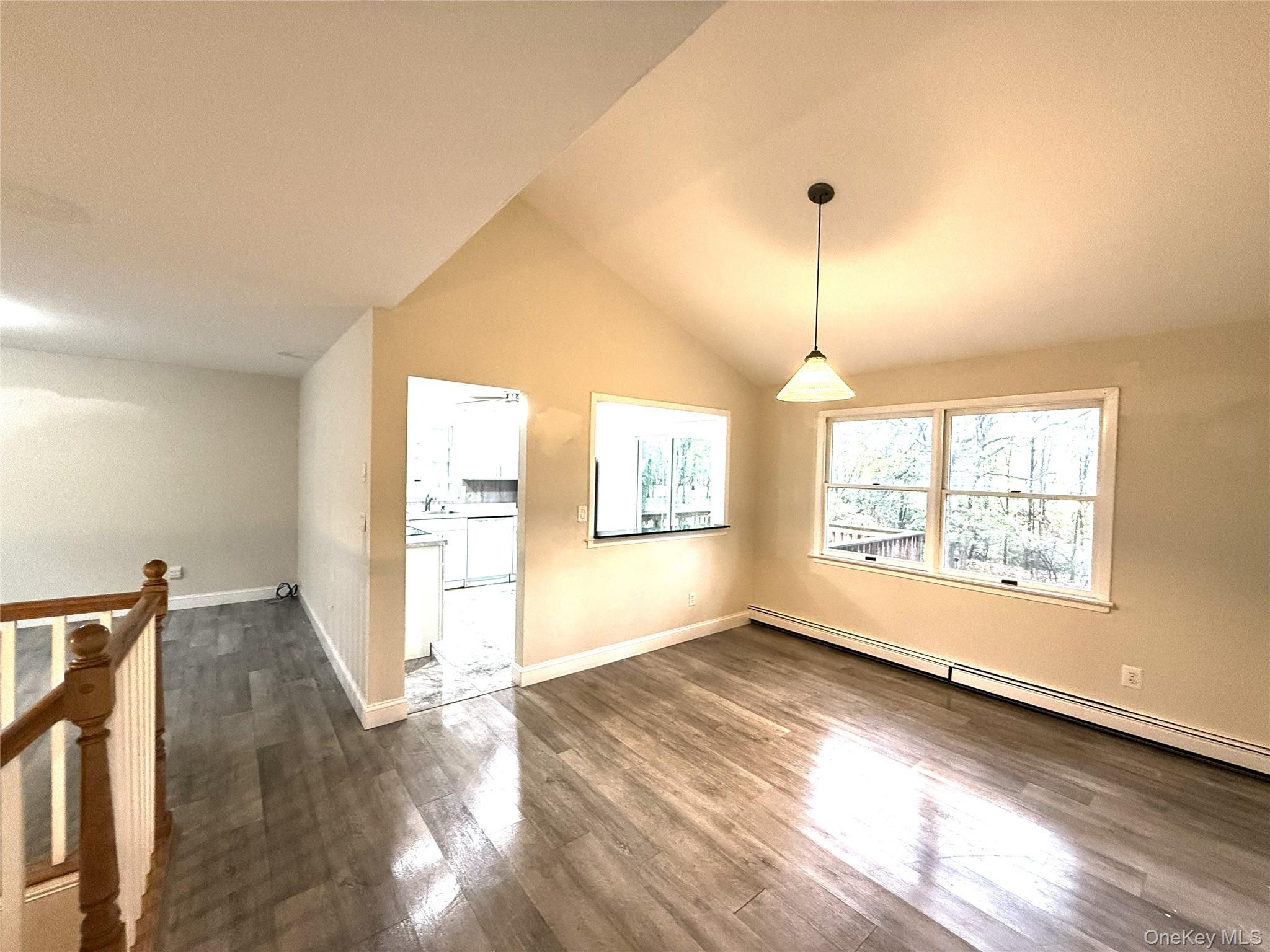 #5 photo, 307 S Bicycle Path, サフォーク郡 Farmingville , NY 11738