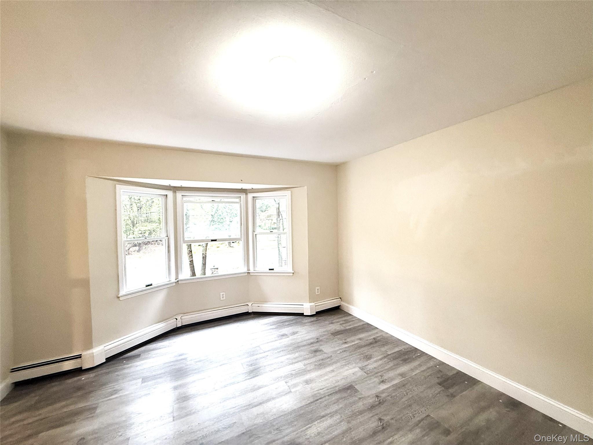 #6 photo, 307 S Bicycle Path, サフォーク郡 Farmingville , NY 11738