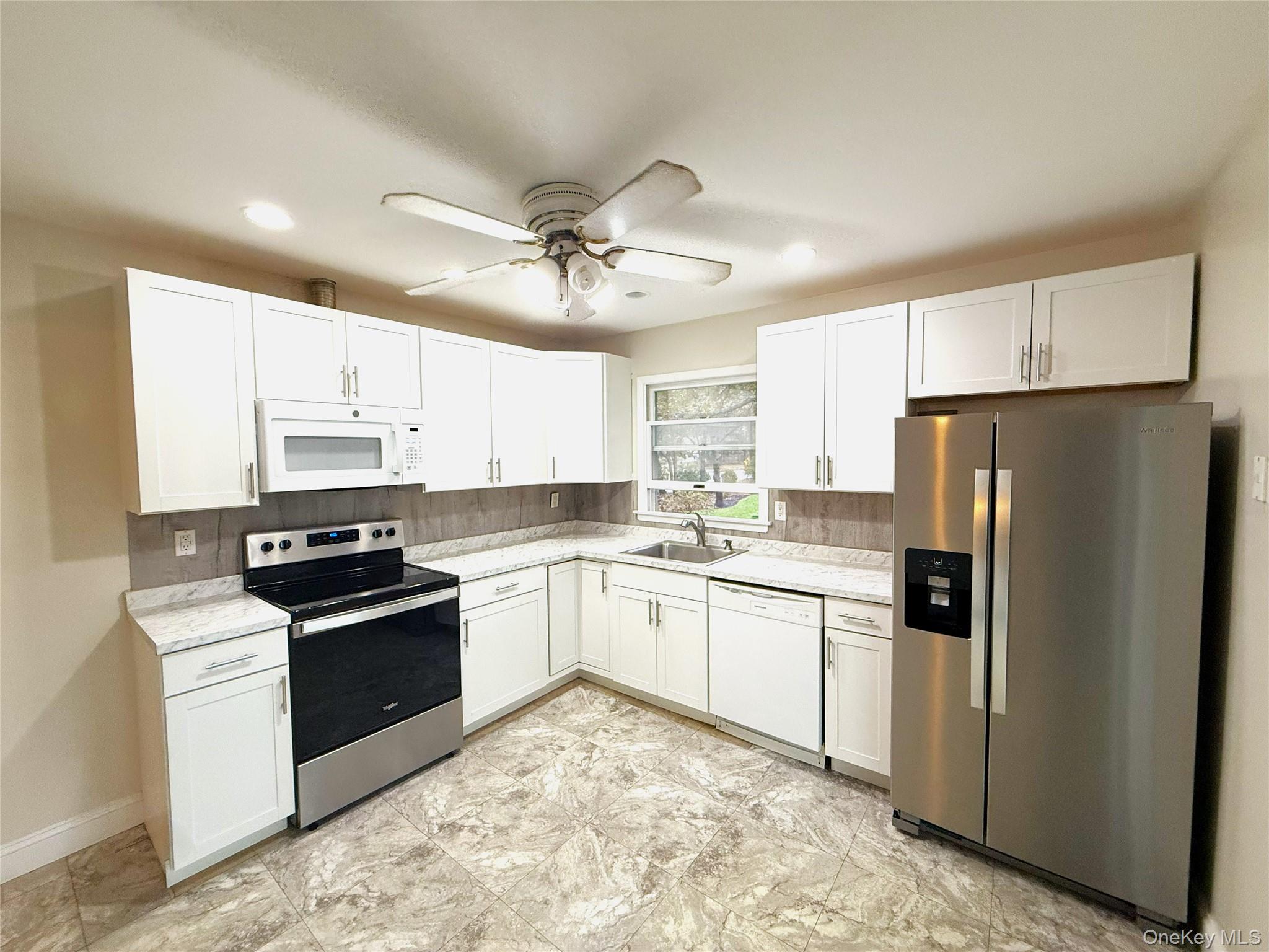 #8 photo, 307 S Bicycle Path, サフォーク郡 Farmingville , NY 11738