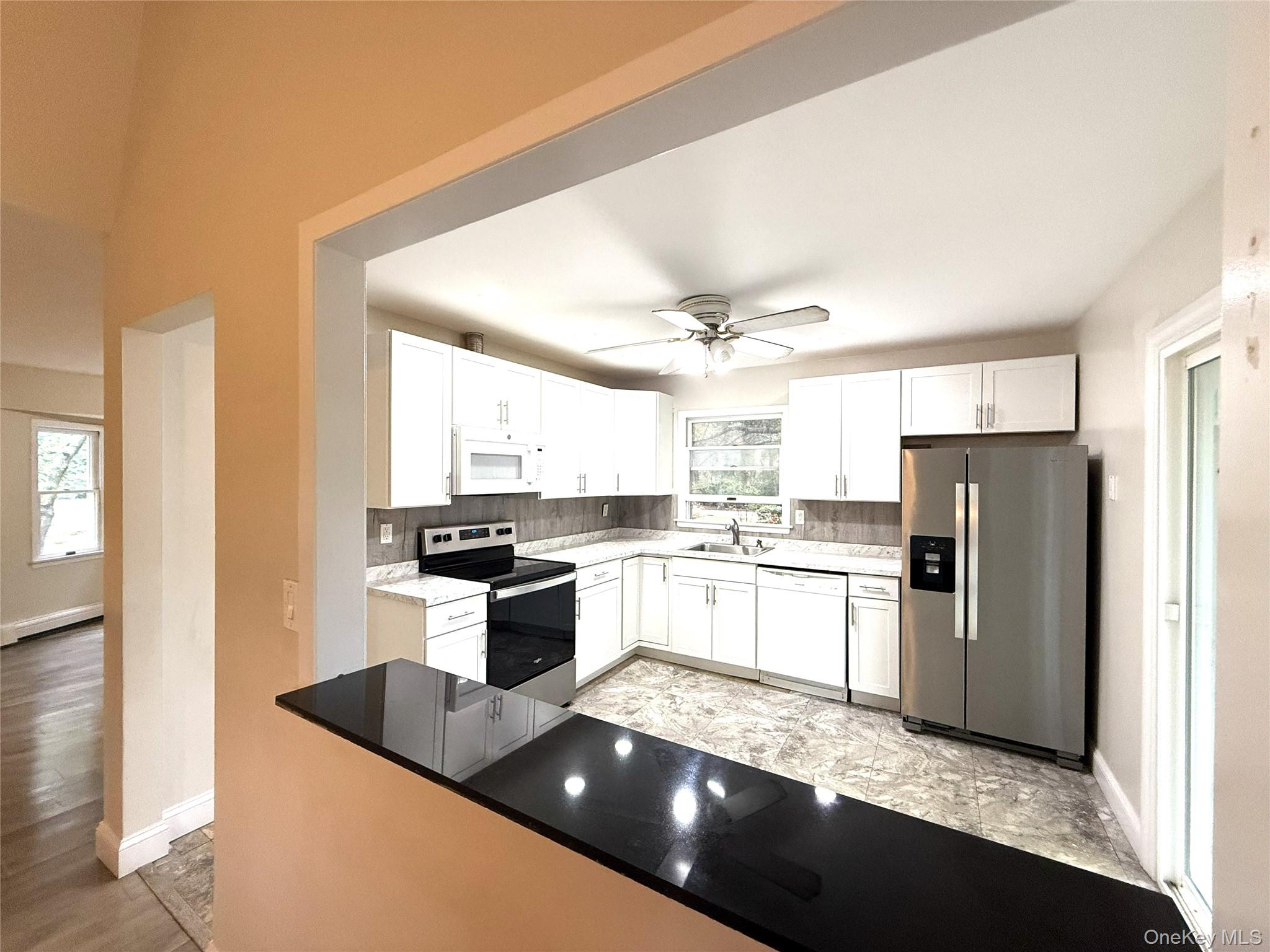 #9 photo, 307 S Bicycle Path, サフォーク郡 Farmingville , NY 11738