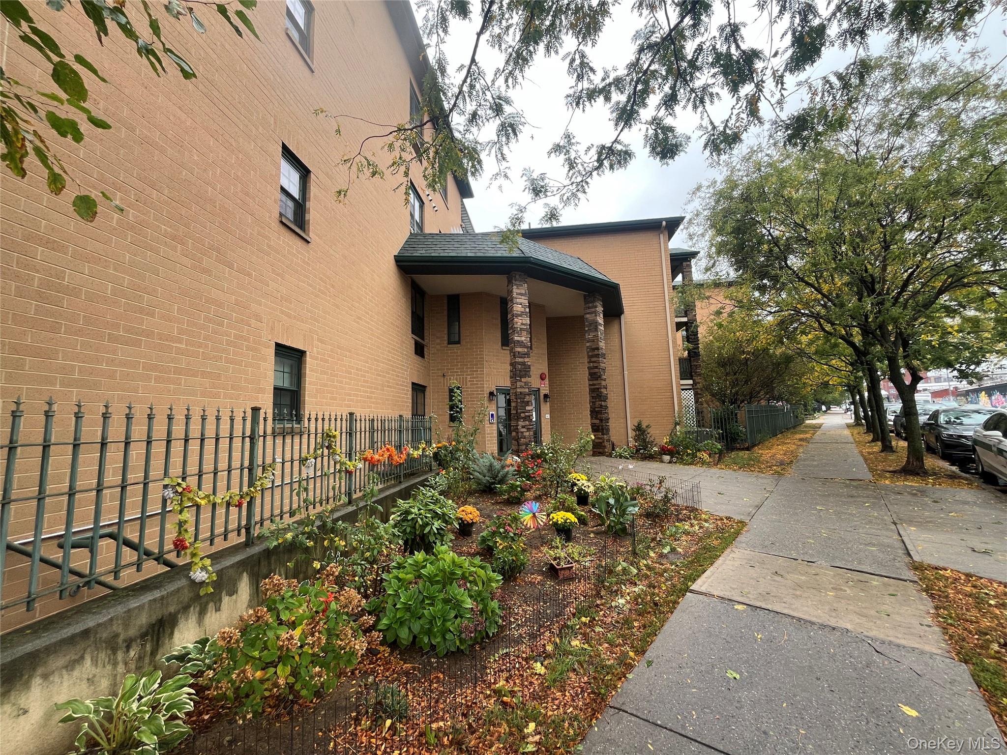 #13 photo, 1980 Starr Street, クイーンズ区 Ridgewood , NY 11385