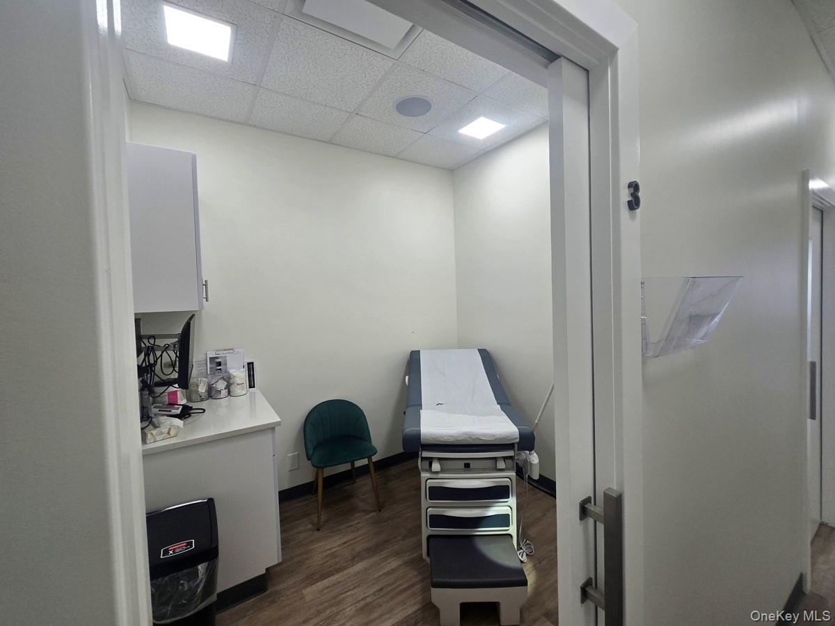 #13 photo, 95-30 Queens Boulevard, クイーンズ区 Rego Park , NY 11374