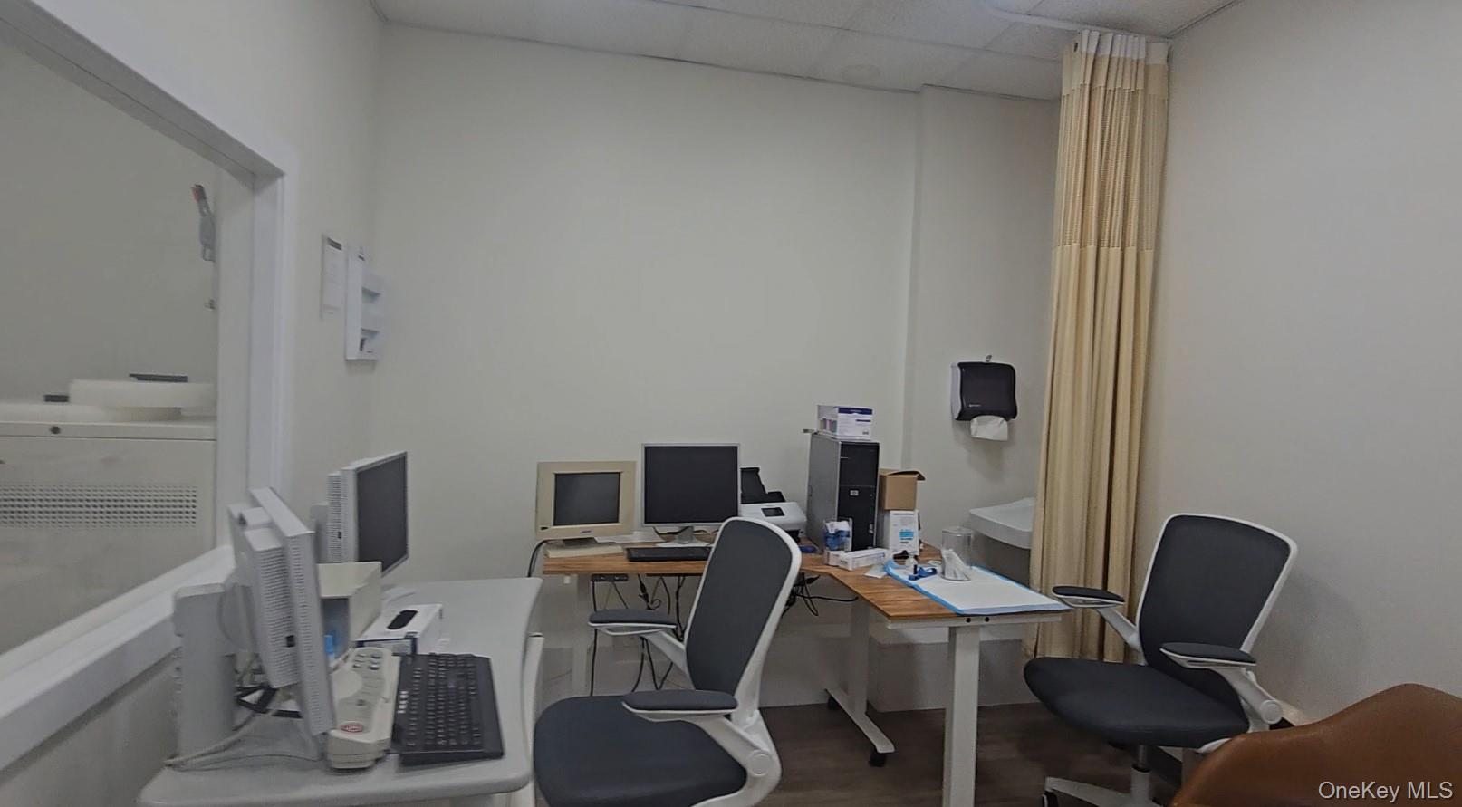 #19 photo, 95-30 Queens Boulevard, クイーンズ区 Rego Park , NY 11374