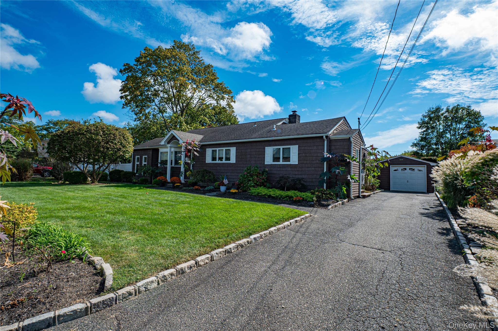 #1 photo, 60 White Street, サフォーク郡 North Babylon , NY 11703