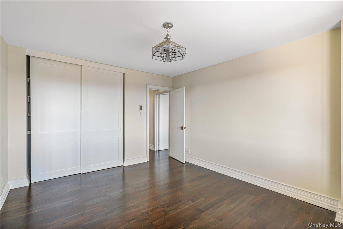 #11 photo, 18-15 215th Street, クイーンズ区 Bayside , NY 11360