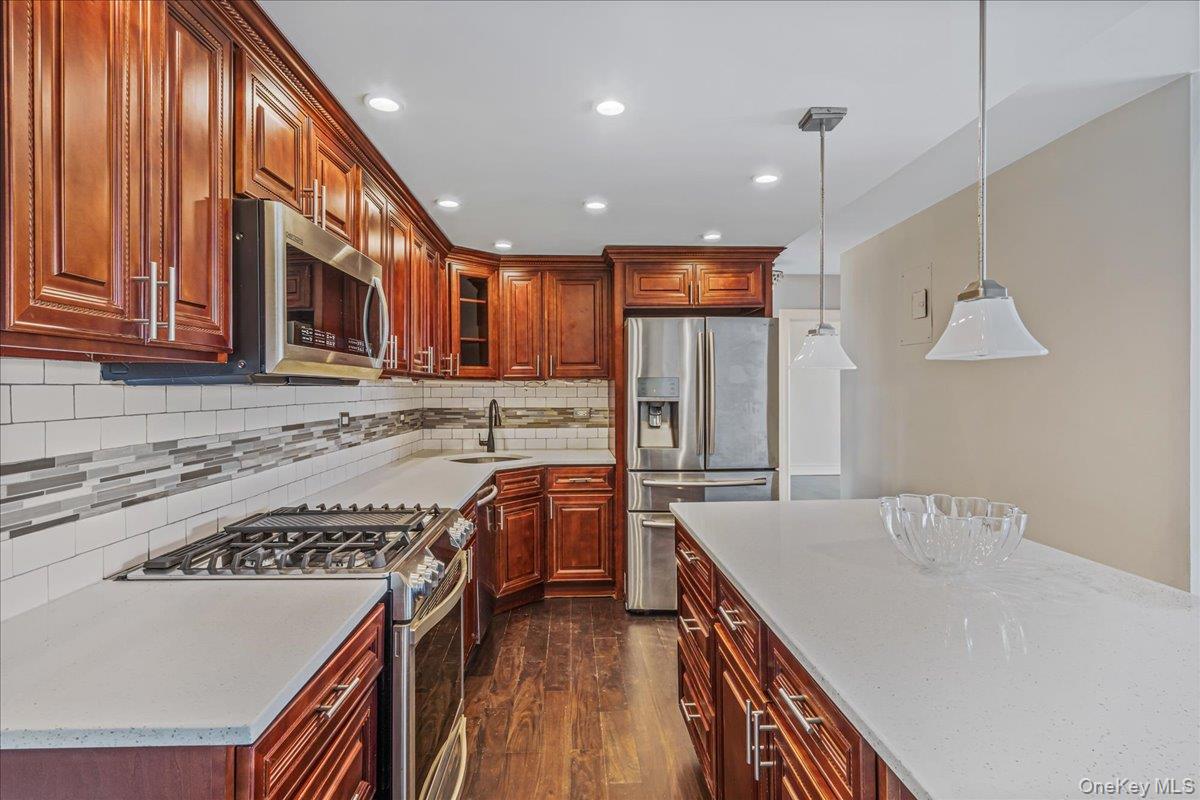 #2 photo, 18-15 215th Street, クイーンズ区 Bayside , NY 11360