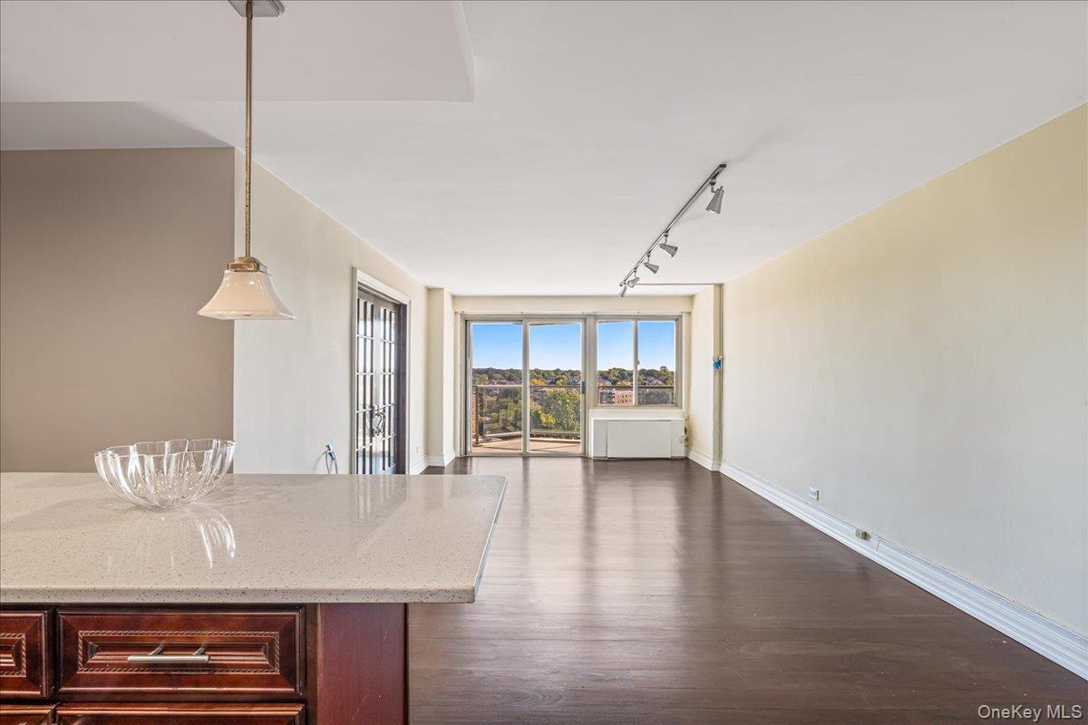 #4 photo, 18-15 215th Street, クイーンズ区 Bayside , NY 11360