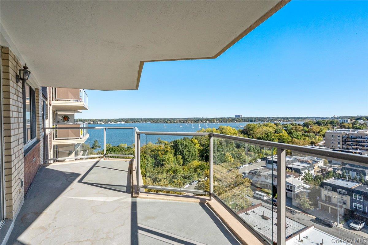 #5 photo, 18-15 215th Street, クイーンズ区 Bayside , NY 11360