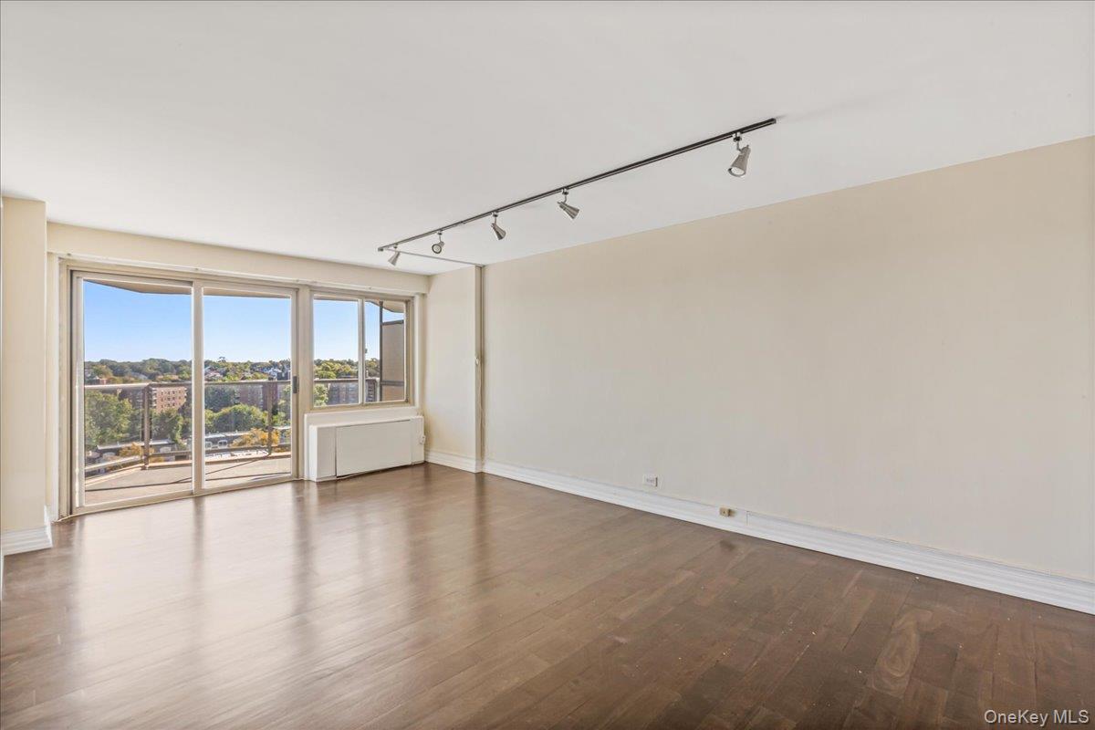 #8 photo, 18-15 215th Street, クイーンズ区 Bayside , NY 11360