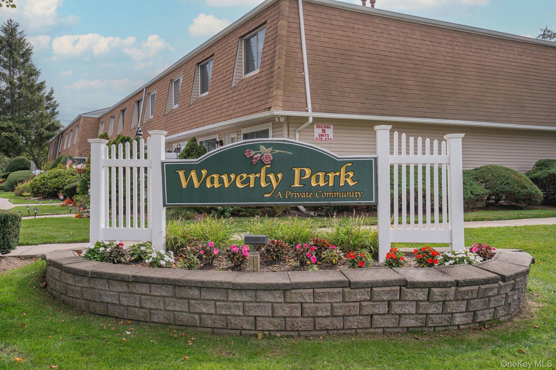 #1 photo, 219 Storm Drive, サフォーク郡 Holtsville , NY 11742