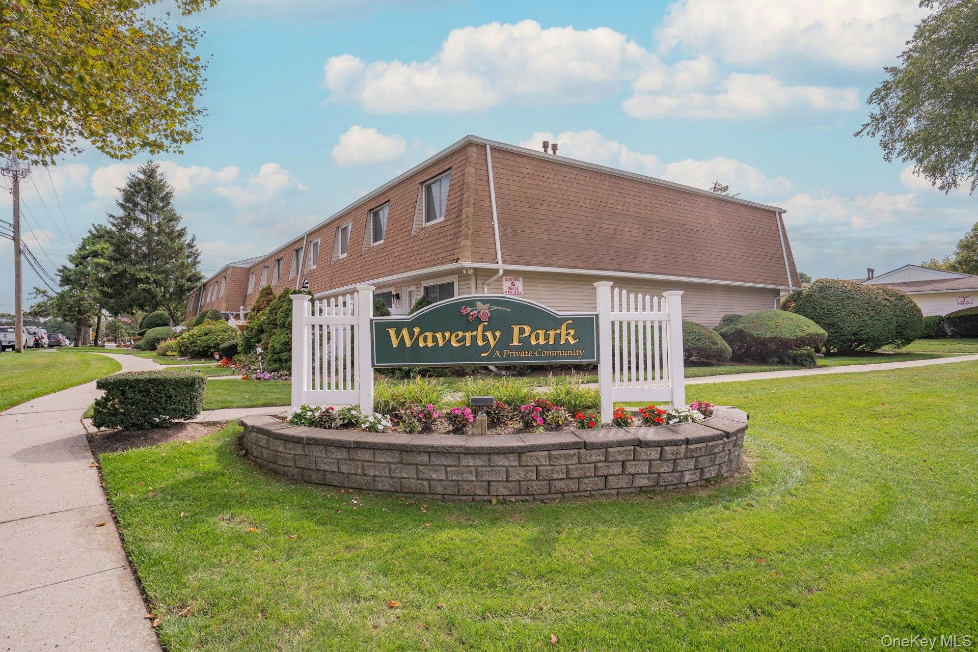 #2 photo, 219 Storm Drive, サフォーク郡 Holtsville , NY 11742