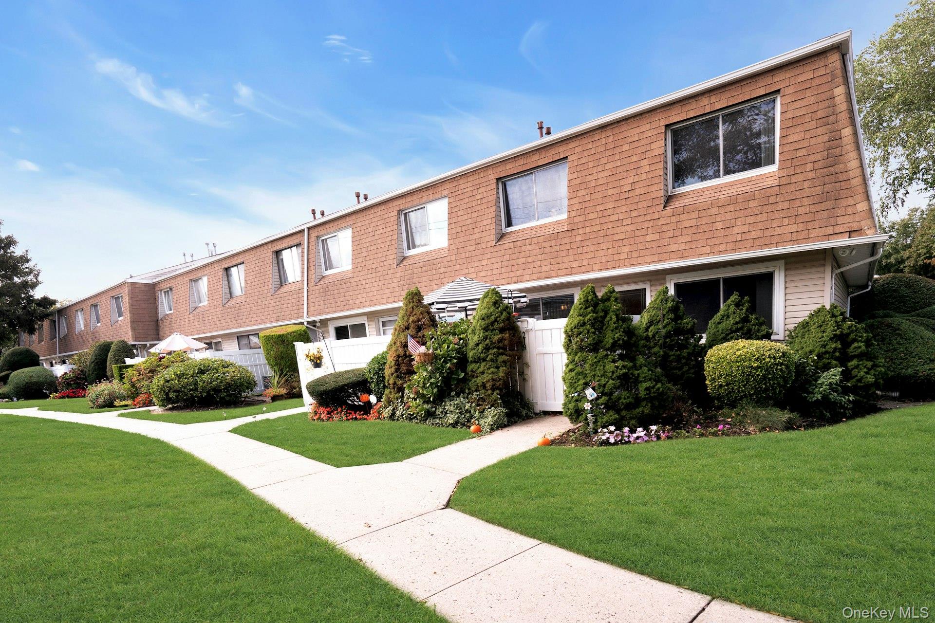 #4 photo, 219 Storm Drive, サフォーク郡 Holtsville , NY 11742