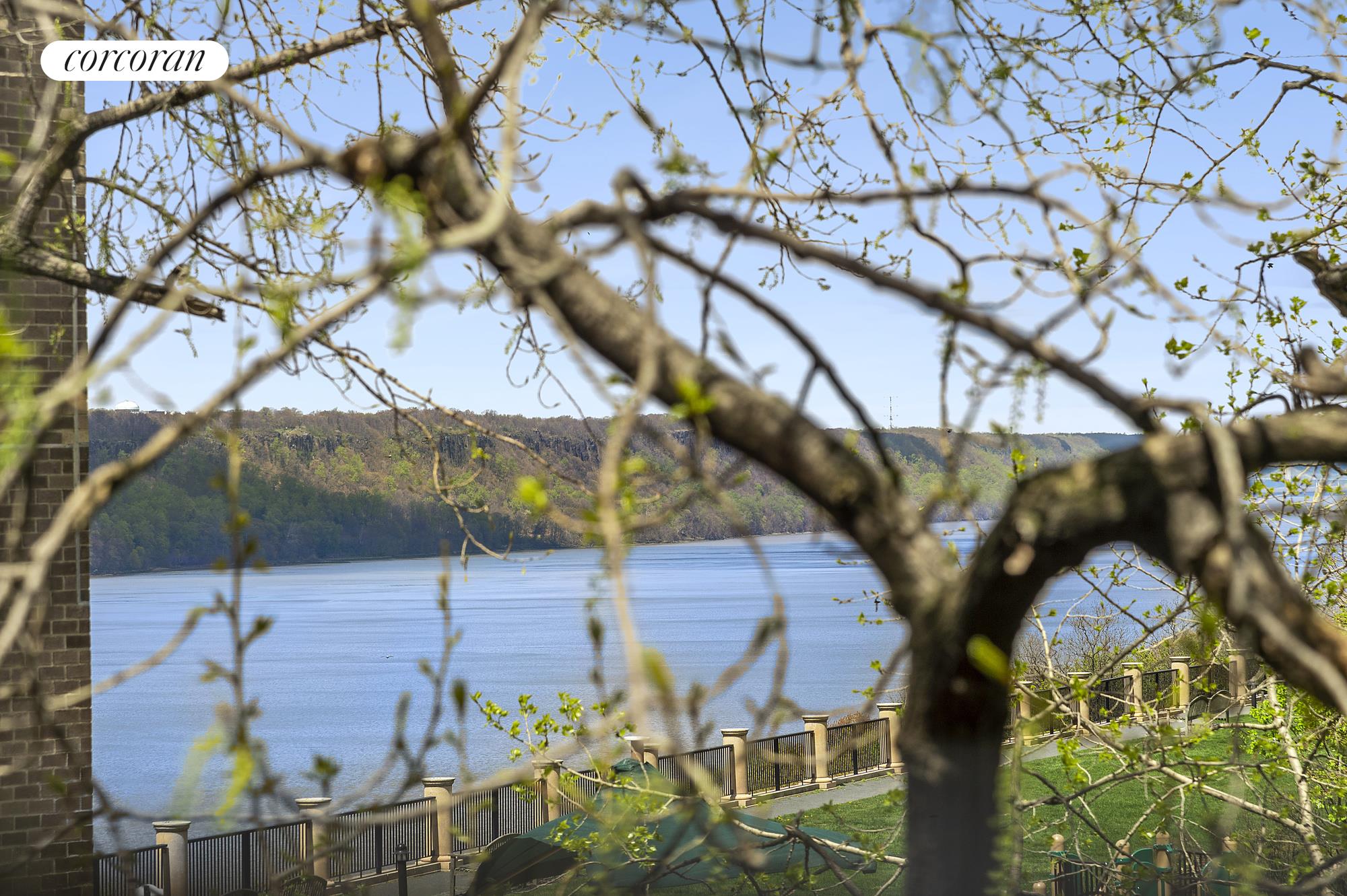 #8 photo, New York City, マンハッタン Hudson Heights , NY 10033