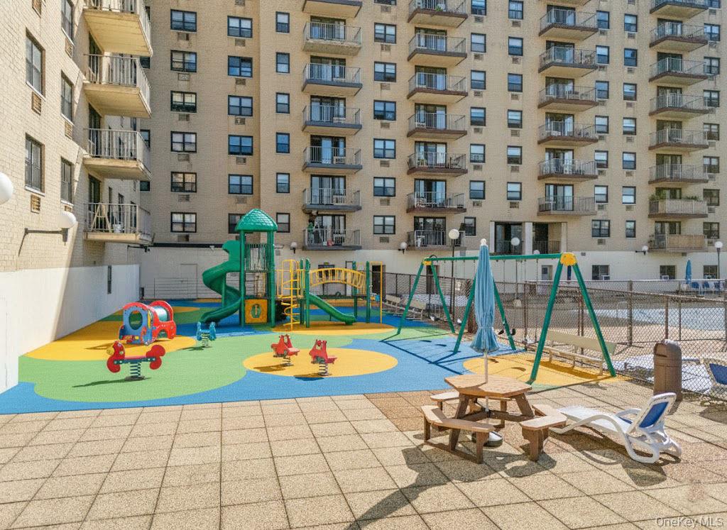 #19 photo, 1085 Warburton Avenue, Yonkers , NY 10701