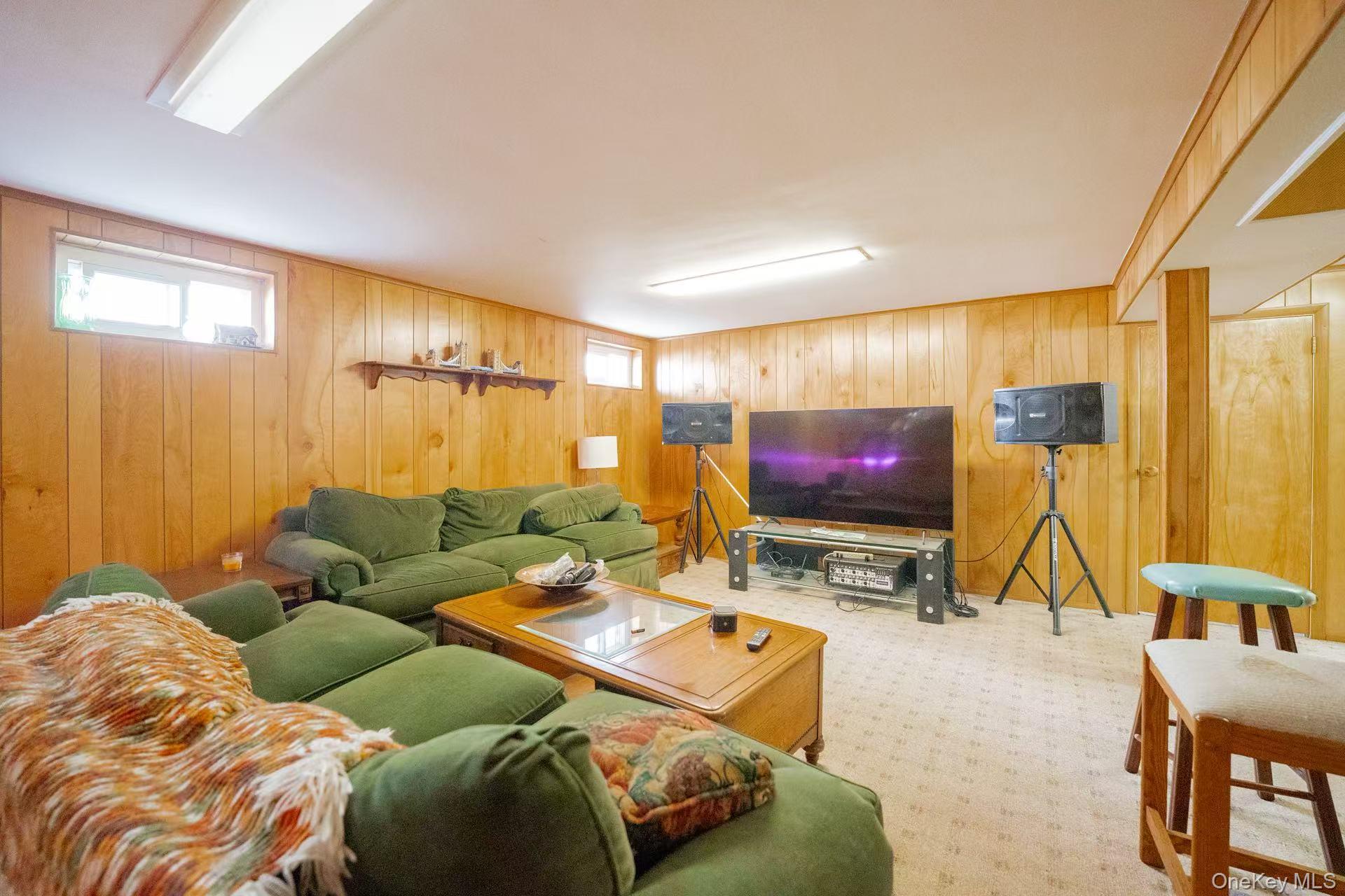 #14 photo, 636 S 13th Street, ナッソー郡 New Hyde Park , NY 11040