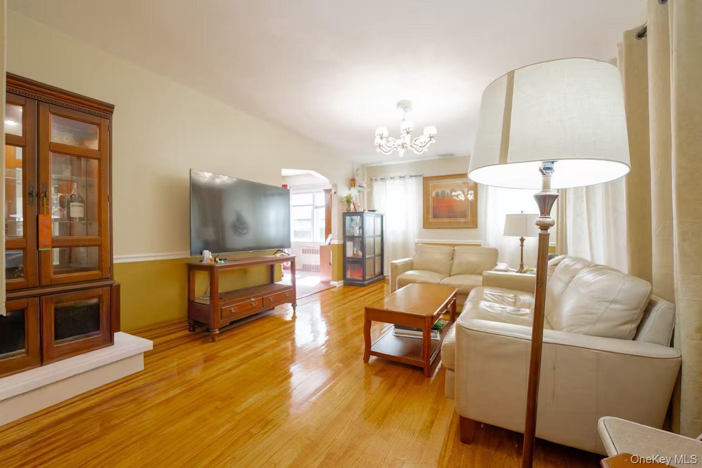 #3 photo, 636 S 13th Street, ナッソー郡 New Hyde Park , NY 11040