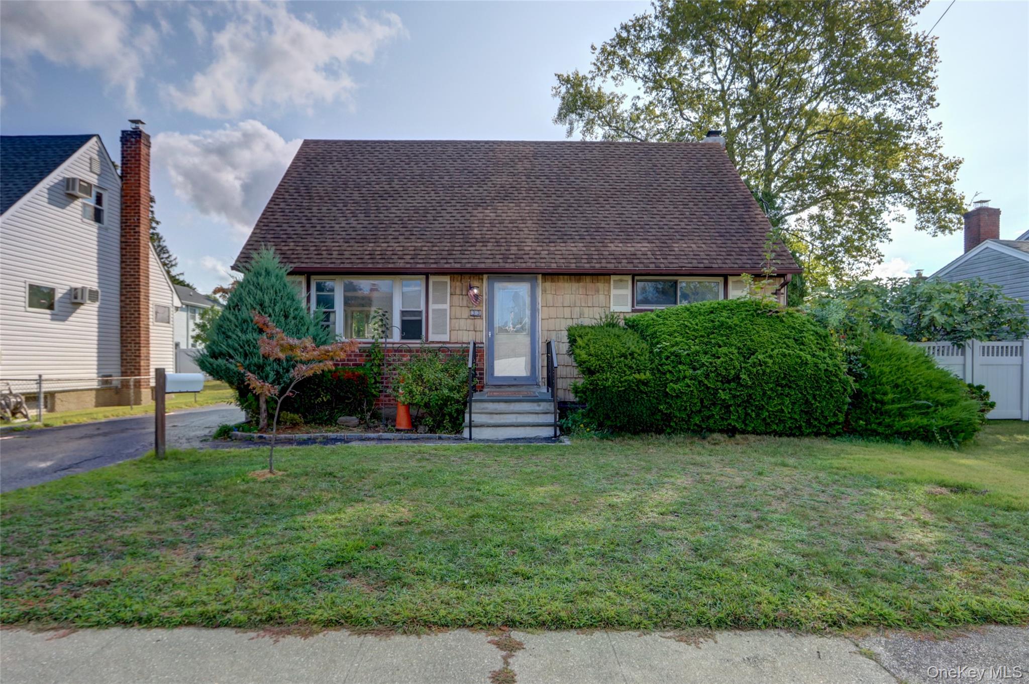 #1 photo, 33 Oak street, ナッソー郡 Hicksville , NY 11801