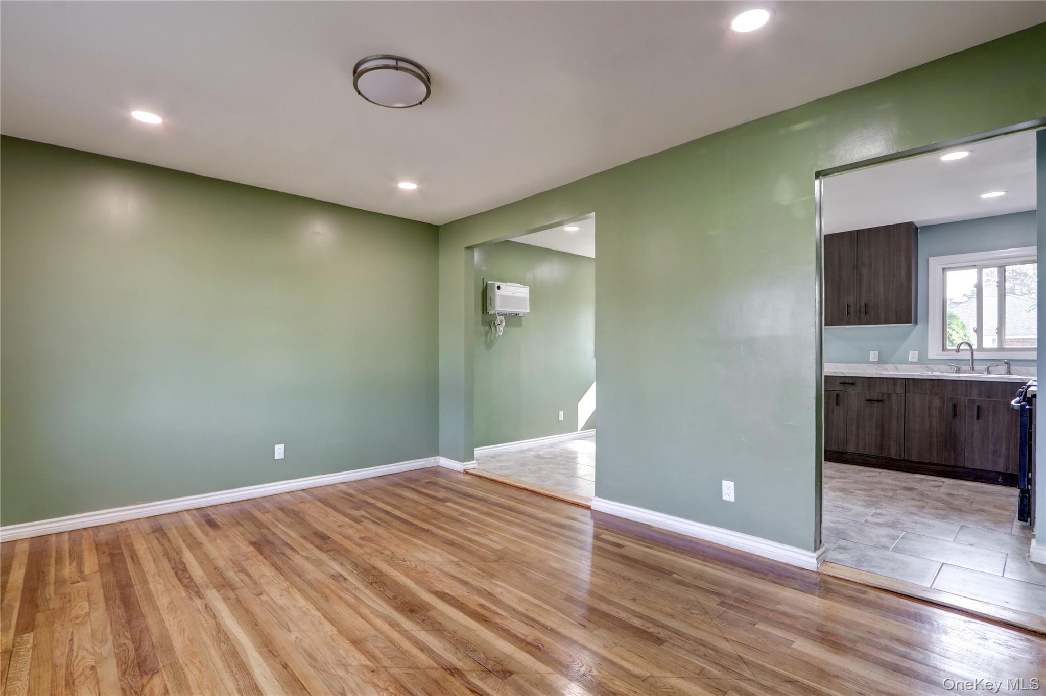 #5 photo, 33 Oak street, ナッソー郡 Hicksville , NY 11801