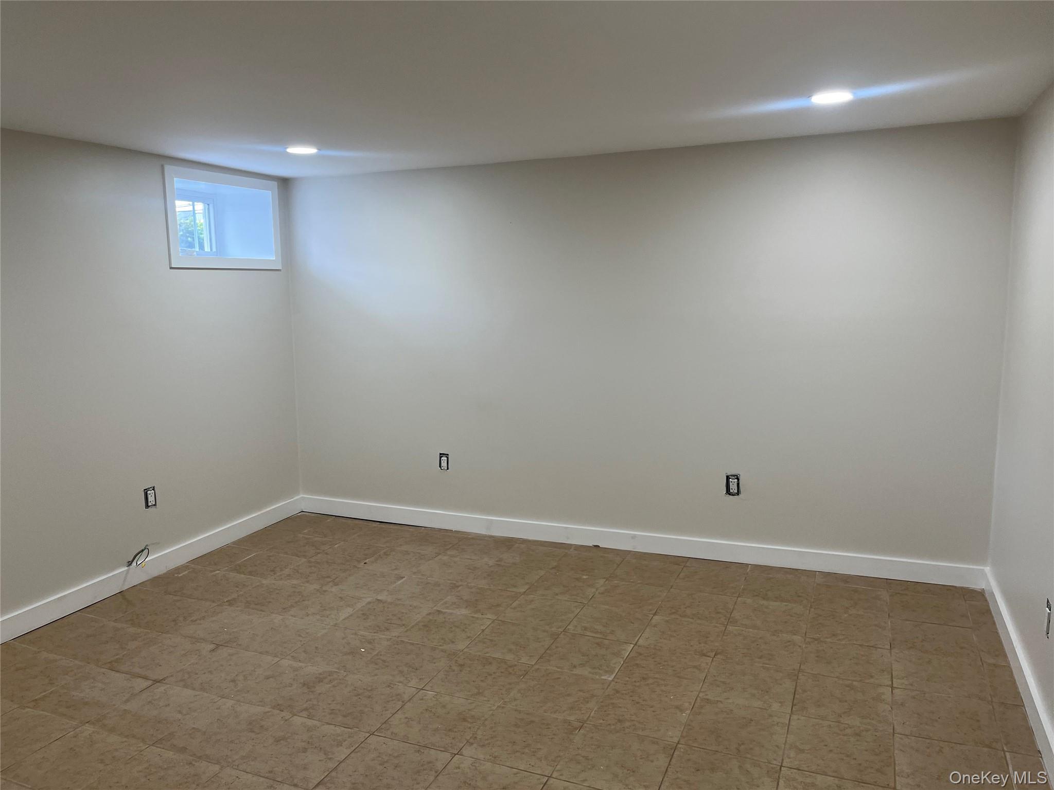 #12 photo, 43 California Avenue, ナッソー郡 Hempstead , NY 11550