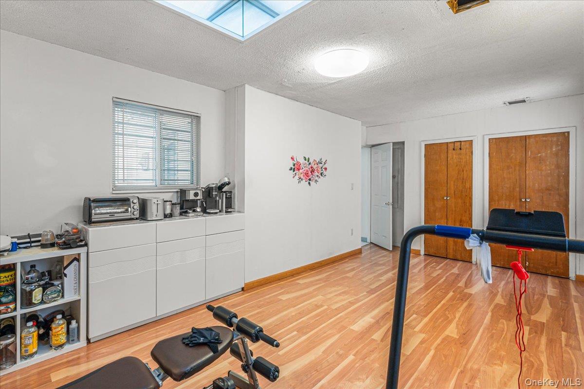 #15 photo, 64-65 Cloverdale Boulevard, クイーンズ区 Oakland Gardens , NY 11364