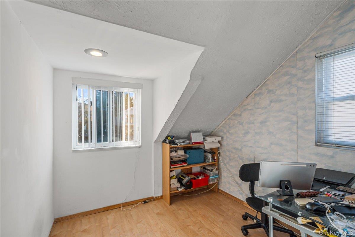 #18 photo, 64-65 Cloverdale Boulevard, クイーンズ区 Oakland Gardens , NY 11364