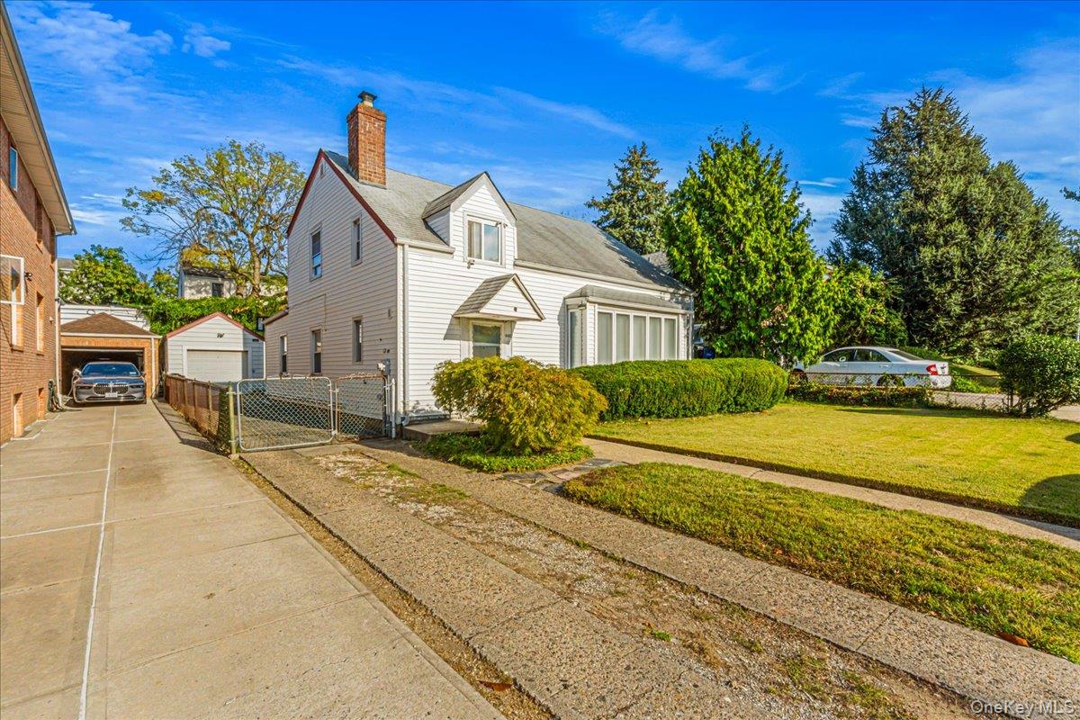 #2 photo, 64-65 Cloverdale Boulevard, クイーンズ区 Oakland Gardens , NY 11364