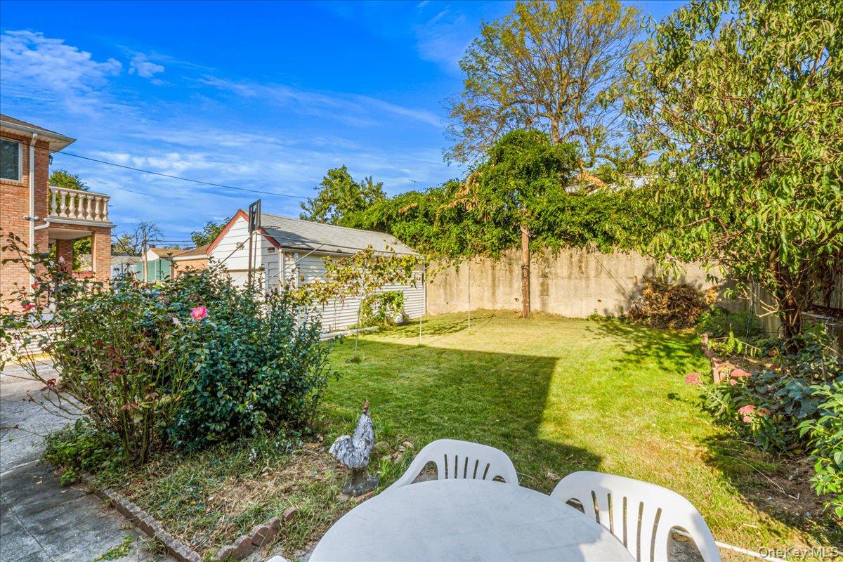 #5 photo, 64-65 Cloverdale Boulevard, クイーンズ区 Oakland Gardens , NY 11364