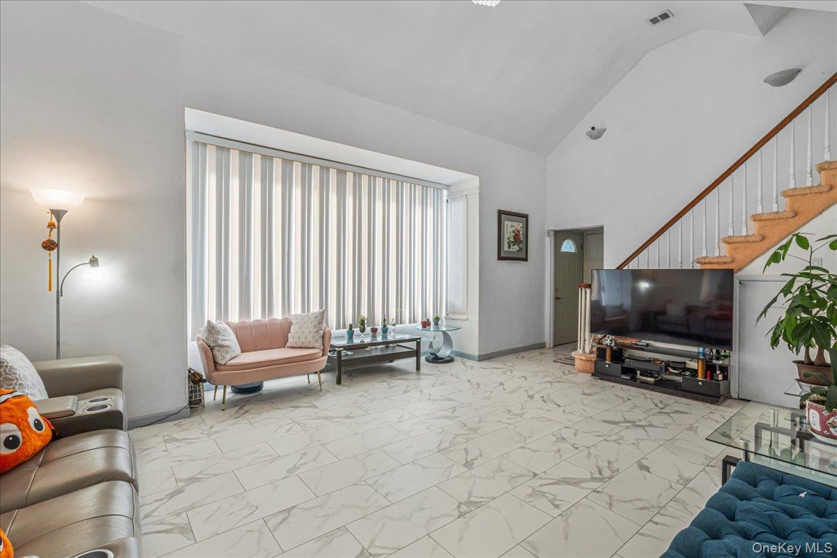 #8 photo, 64-65 Cloverdale Boulevard, クイーンズ区 Oakland Gardens , NY 11364