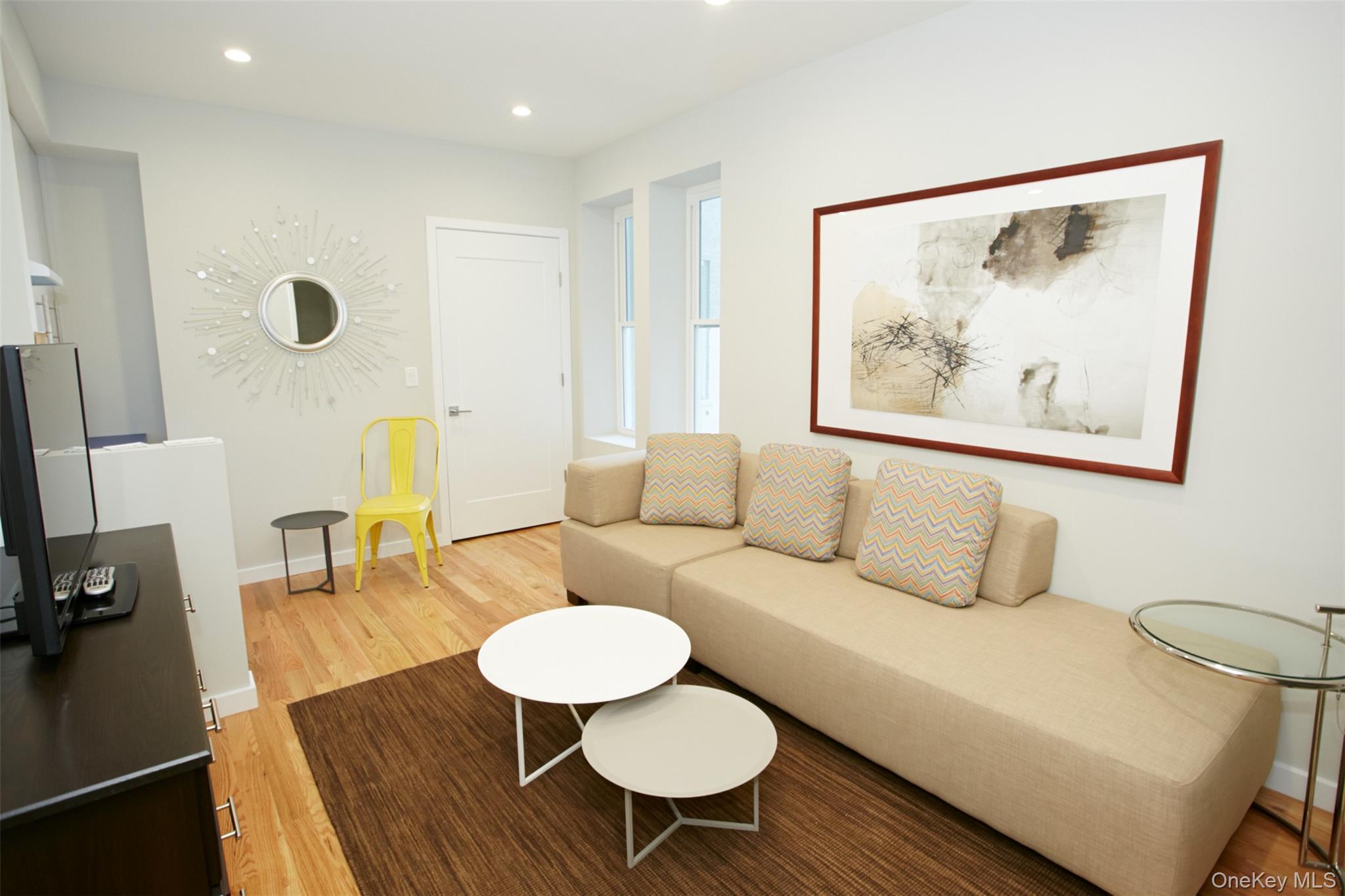 #1 photo, 215 E Broadway, ナッソー郡 Long Beach , NY 11561