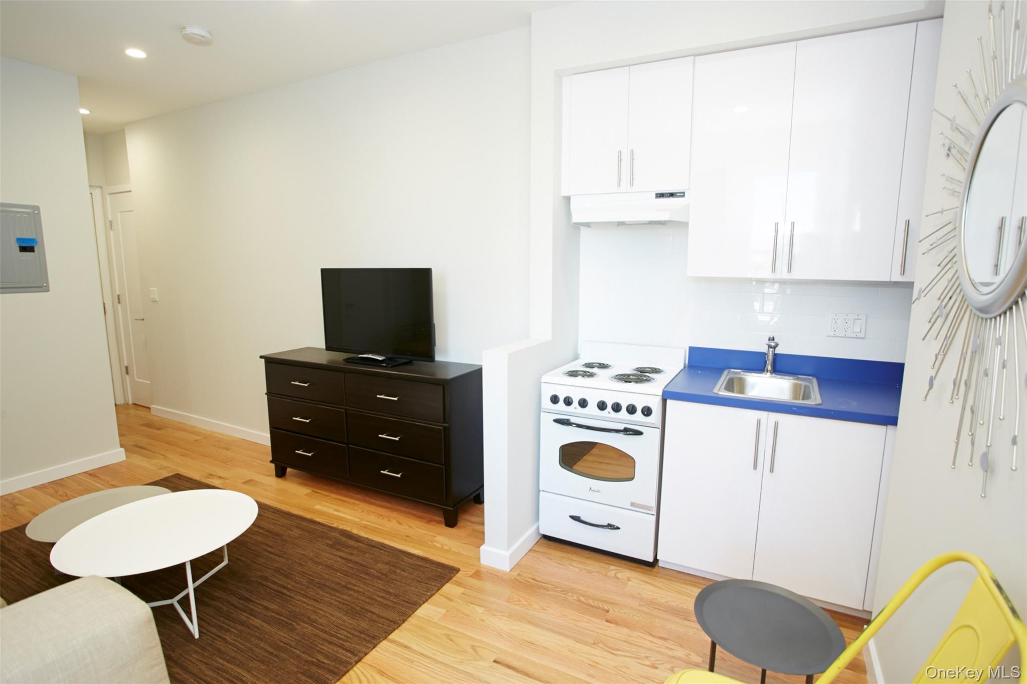 #3 photo, 215 E Broadway, ナッソー郡 Long Beach , NY 11561