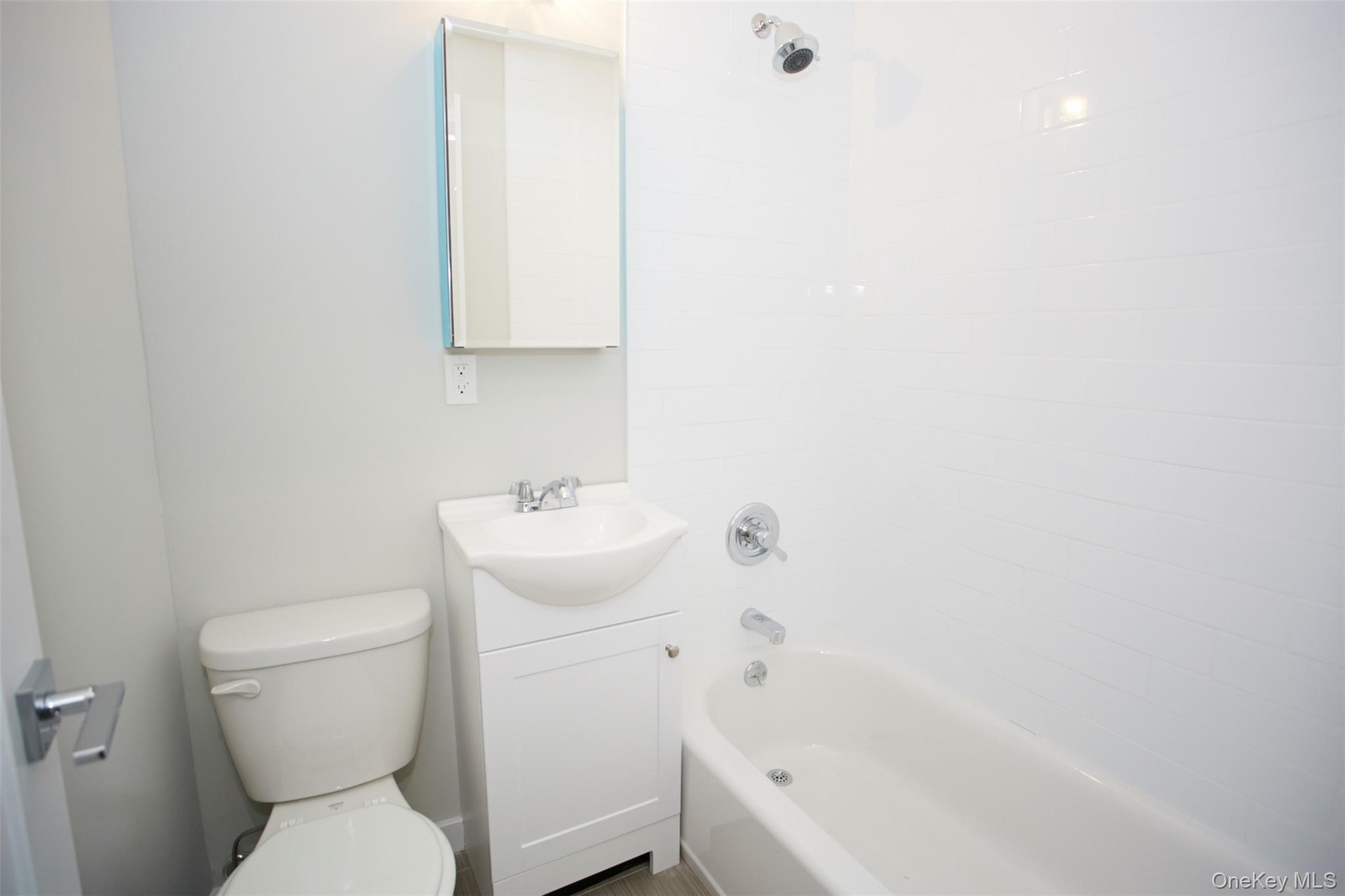 #5 photo, 215 E Broadway, ナッソー郡 Long Beach , NY 11561