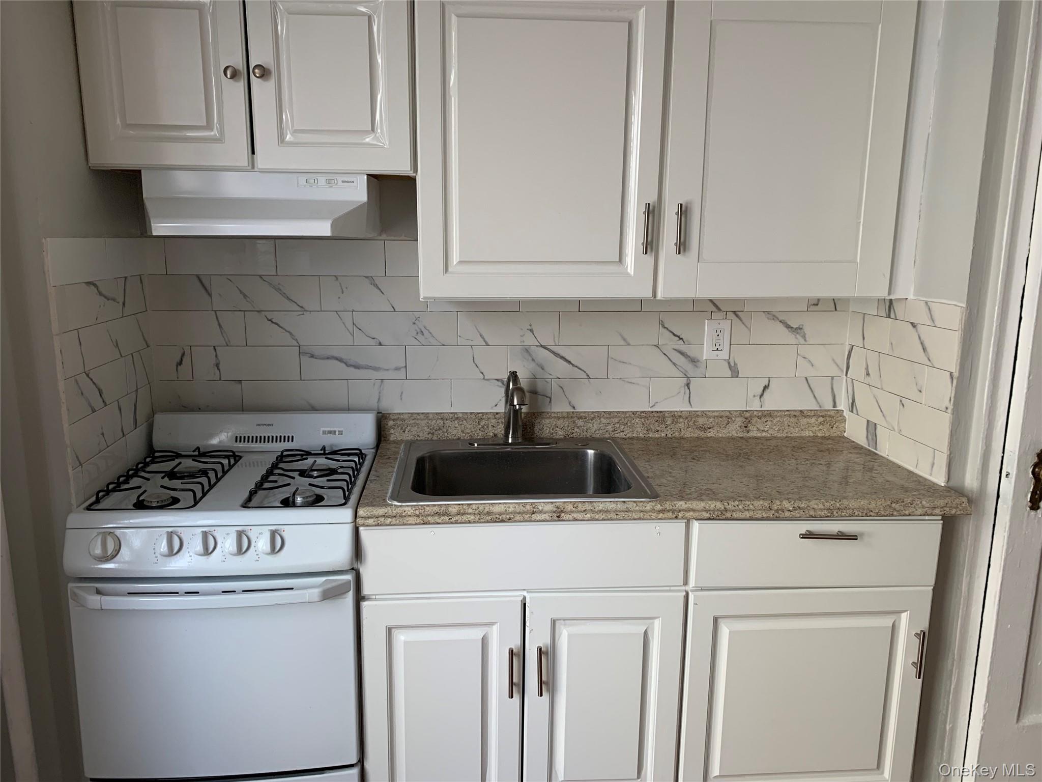 #2 photo, 215 E Broadway, ナッソー郡 Long Beach , NY 11561