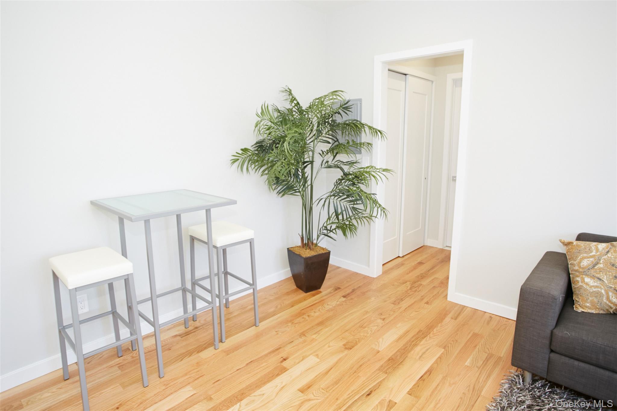 #20 photo, 215 E Broadway, ナッソー郡 Long Beach , NY 11561