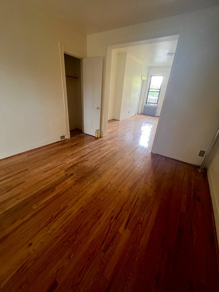 #10 photo, 203 Moffat Street, #3, ブルックリン区 Bushwick , NY 11207