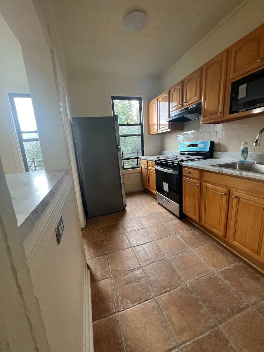 #4 photo, 203 Moffat Street, #3, ブルックリン区 Bushwick , NY 11207