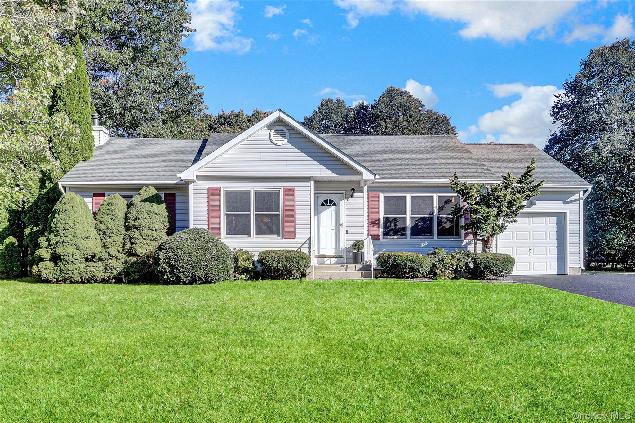 #1 photo, 230 Baywood Drive, サフォーク郡 Baiting Hollow , NY 11933