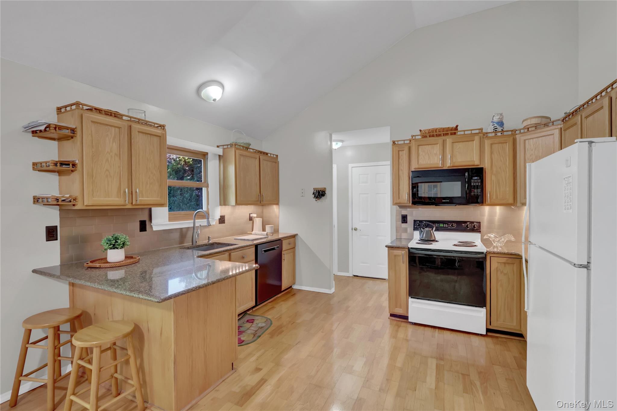 #8 photo, 230 Baywood Drive, サフォーク郡 Baiting Hollow , NY 11933